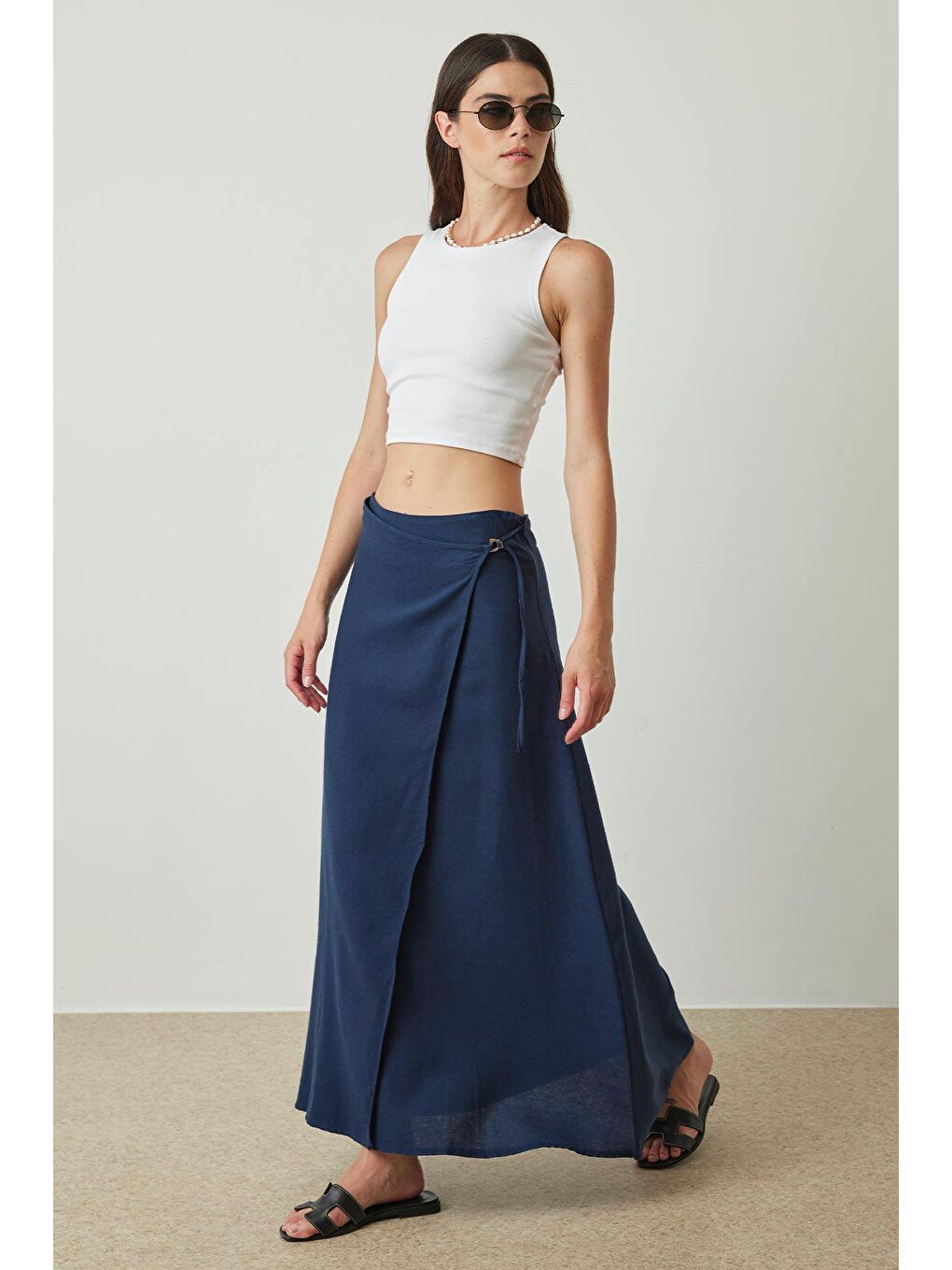 D Toka Aksesuarlı Lacivert Etek