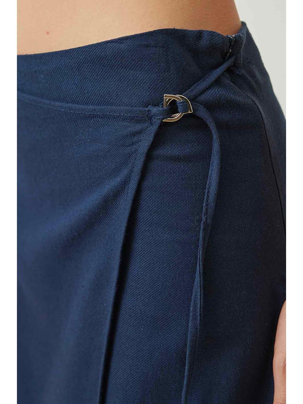 D Toka Aksesuarlı Lacivert Etek-4