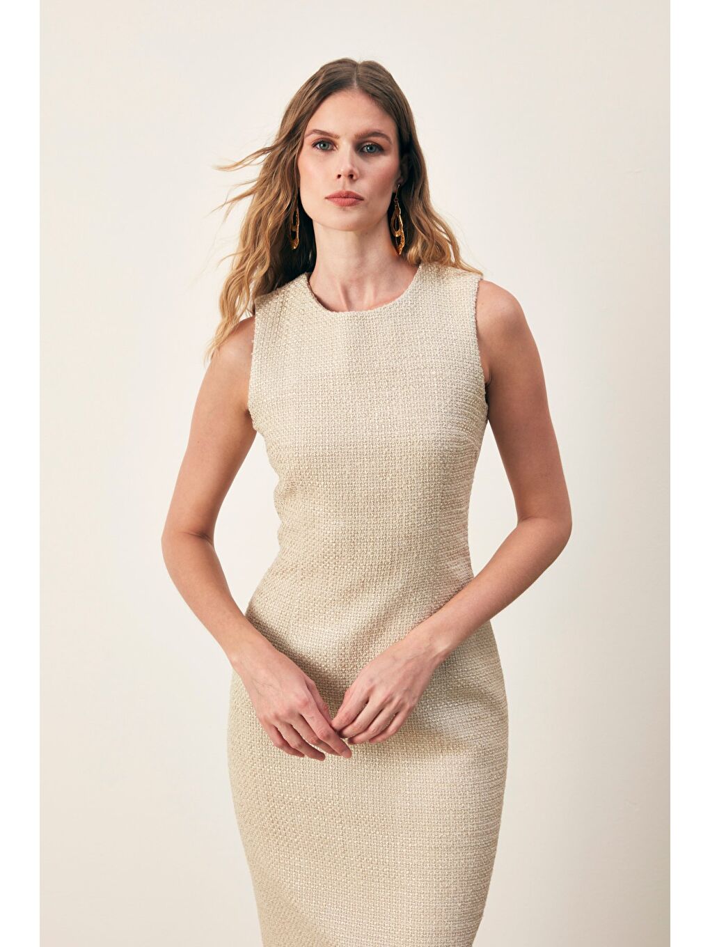 Kolsuz Uzun Tüvit Elbise - Bej-4
