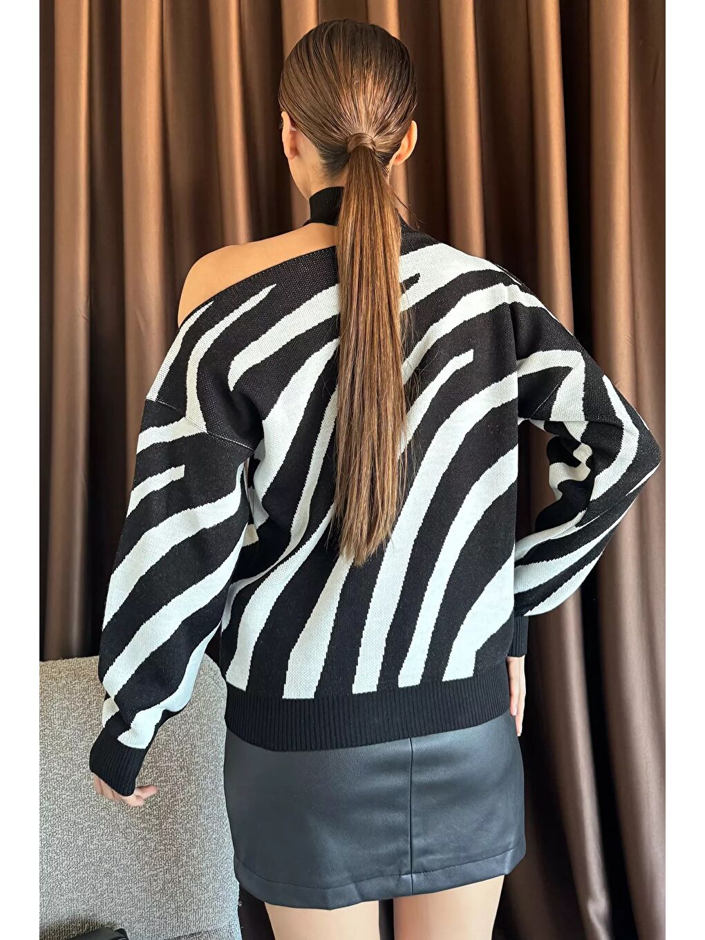 Siyah Kadın Omuz Dekolteli Zebra Desenli Triko Bluz (s-m-l Beden Uyumludur)-7