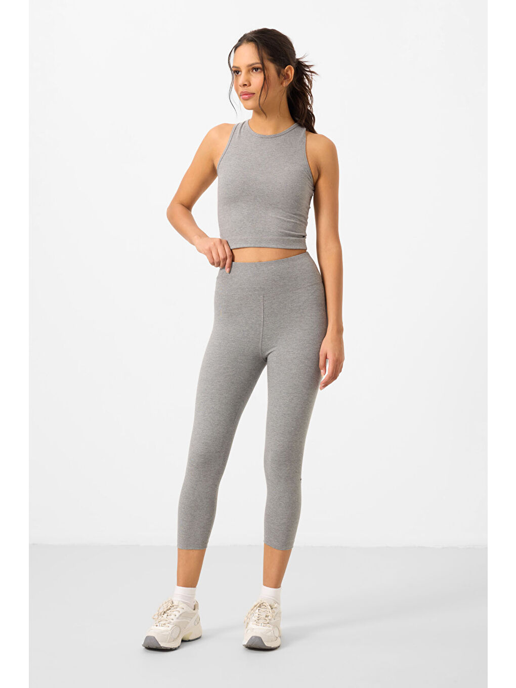 Gri Melanj Yüksek Bel Kapri-Crop Atlet Slim Fit Kadın Tayt Takım - 95284-3