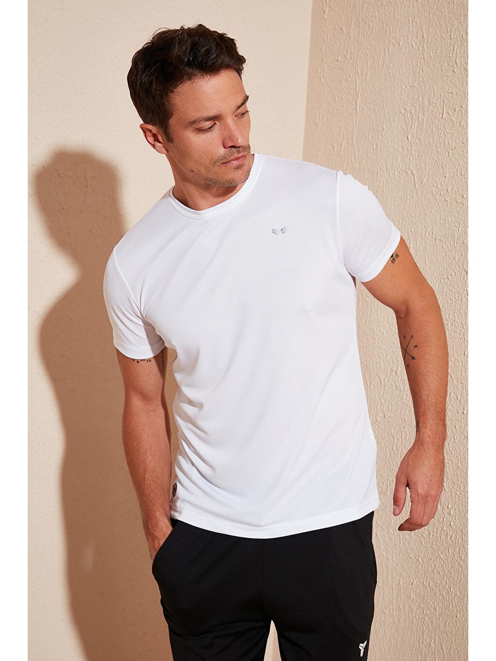 Beyaz Bisiklet Yaka Tişört 5657025