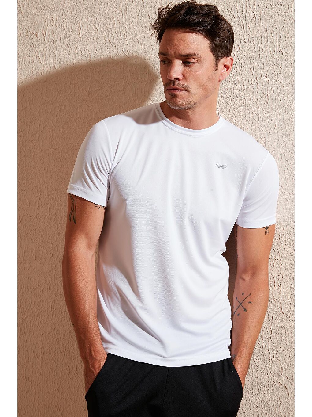 Beyaz Bisiklet Yaka Tişört 5657025-1