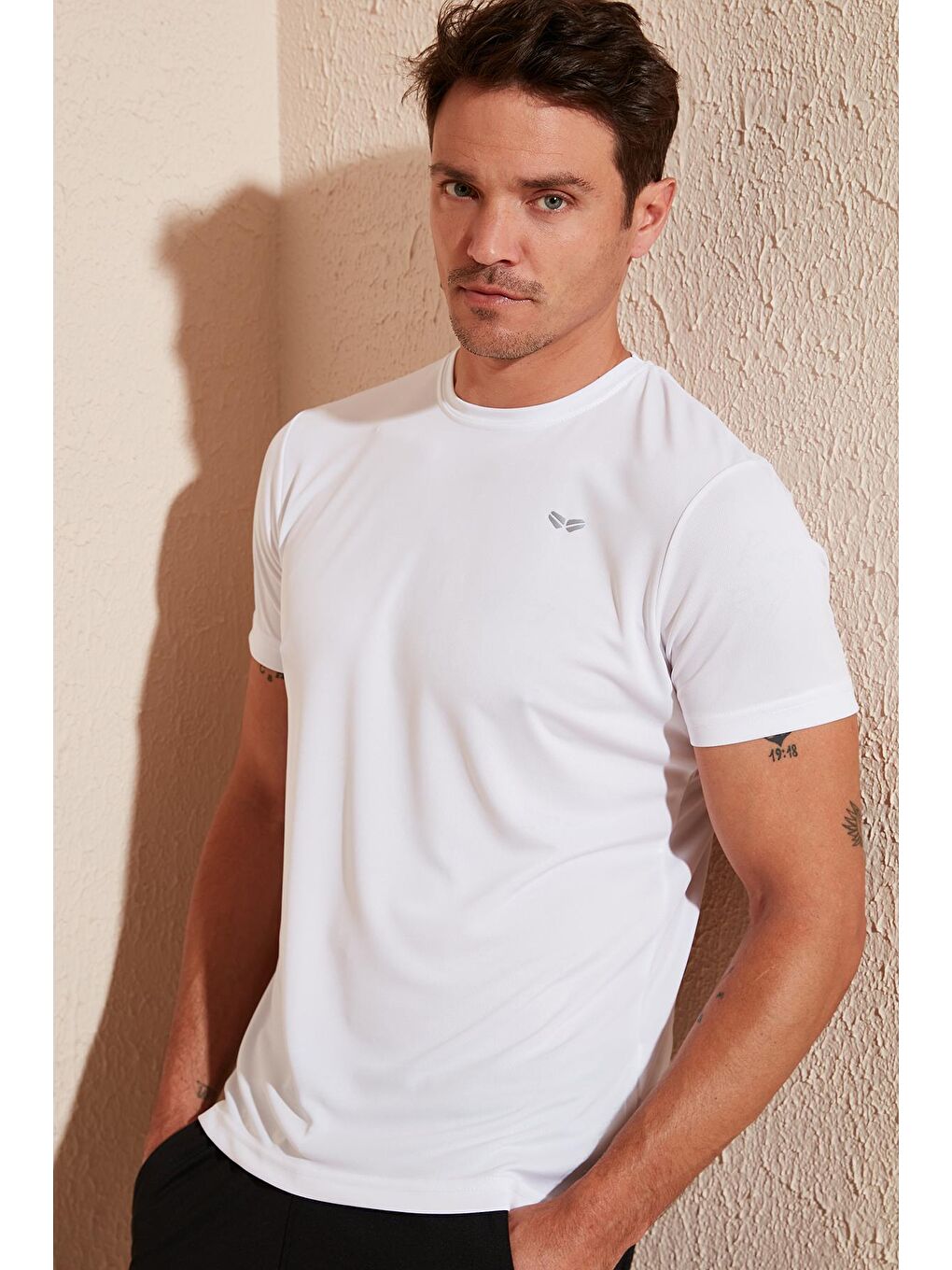 Beyaz Bisiklet Yaka Tişört 5657025-3