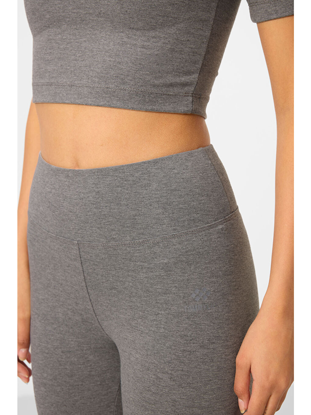 Gri Melanj Yüksek Bel Kapri-Crop Tişört Slim Fit Kadın Tayt Takım - 95285-1