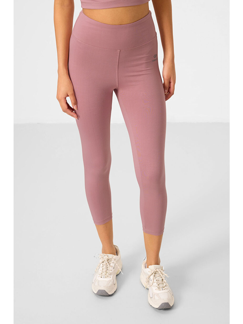 Pembe Gül Kurusu Yüksek Bel Kapri-Crop Tişört Slim Fit Kadın Tayt Takım - 95285-3
