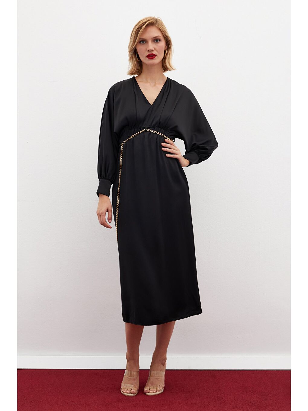Zincir Kemerli Saten Elbise - Siyah