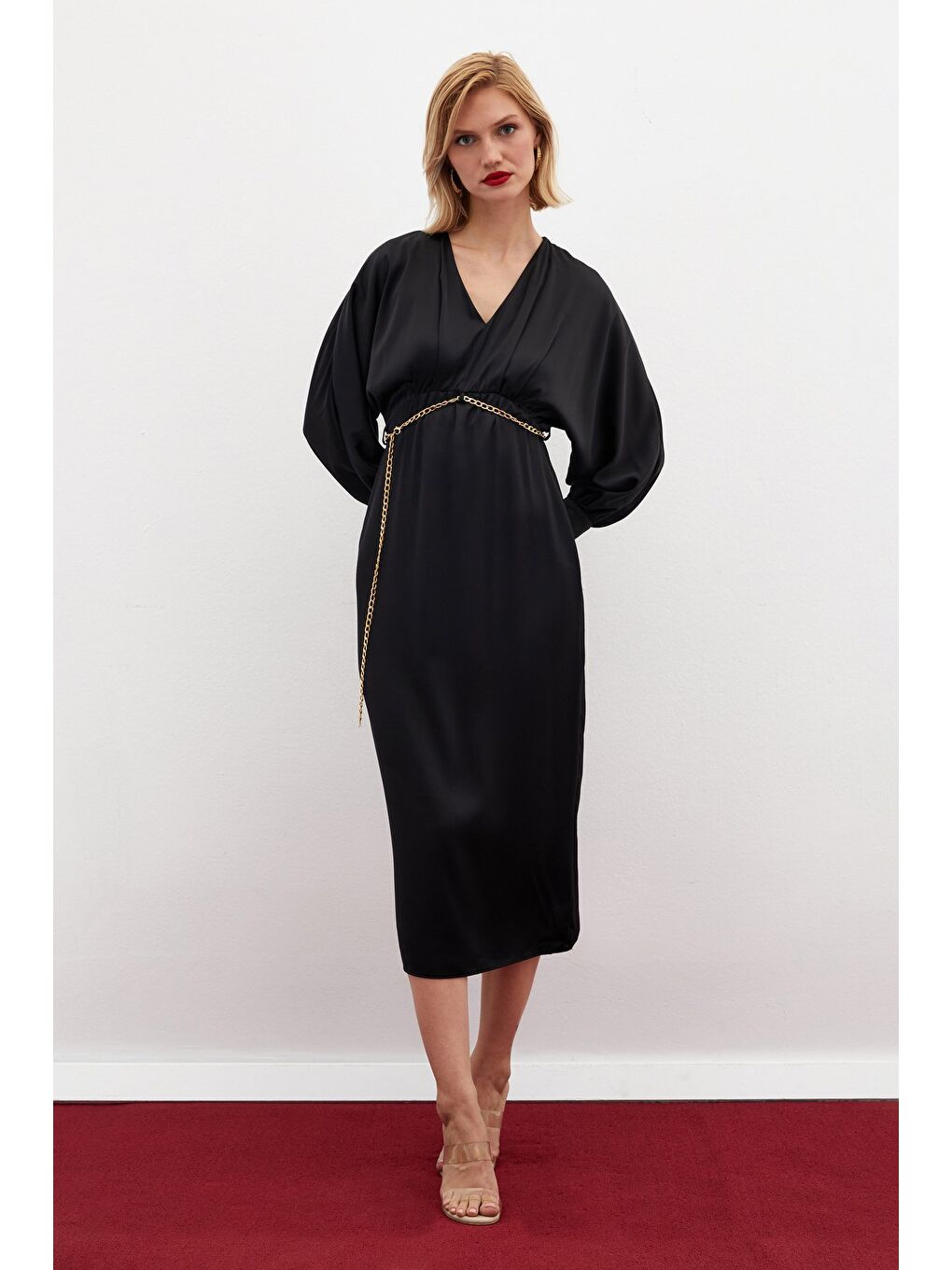 Zincir Kemerli Saten Elbise - Siyah-1