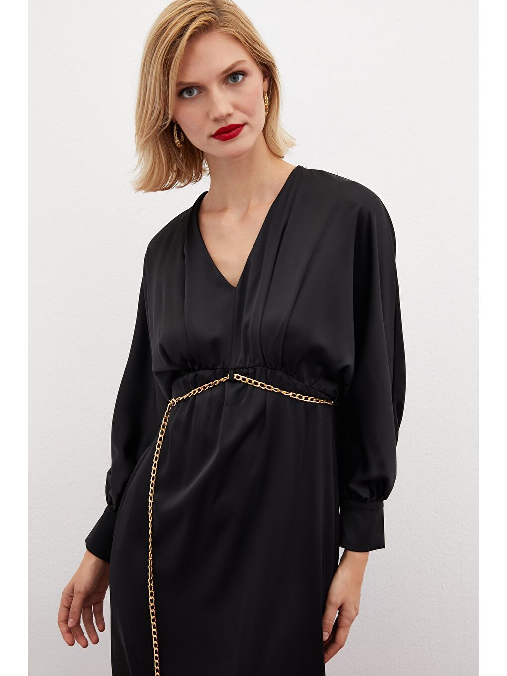 Zincir Kemerli Saten Elbise - Siyah-5