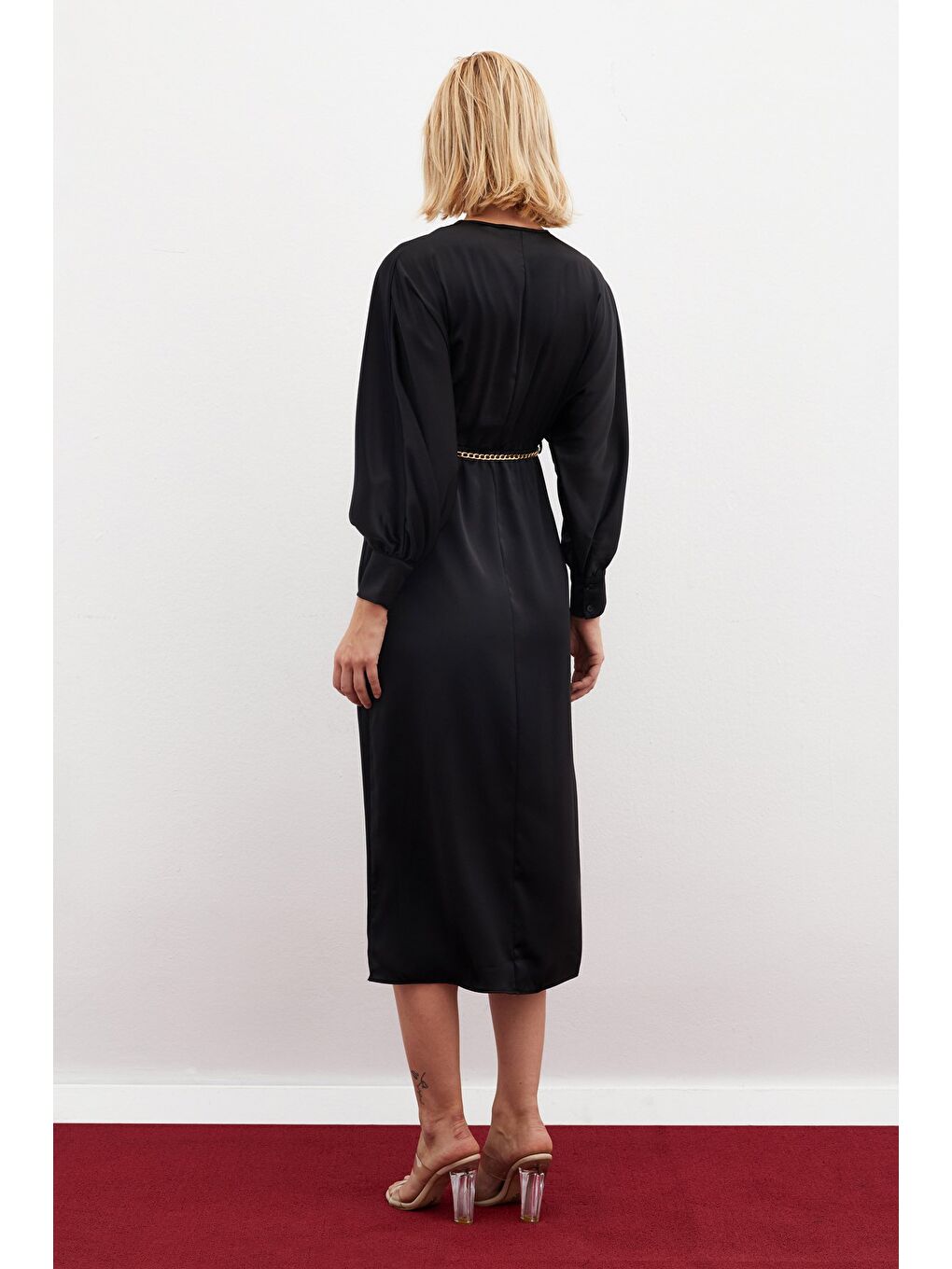 Zincir Kemerli Saten Elbise - Siyah-6