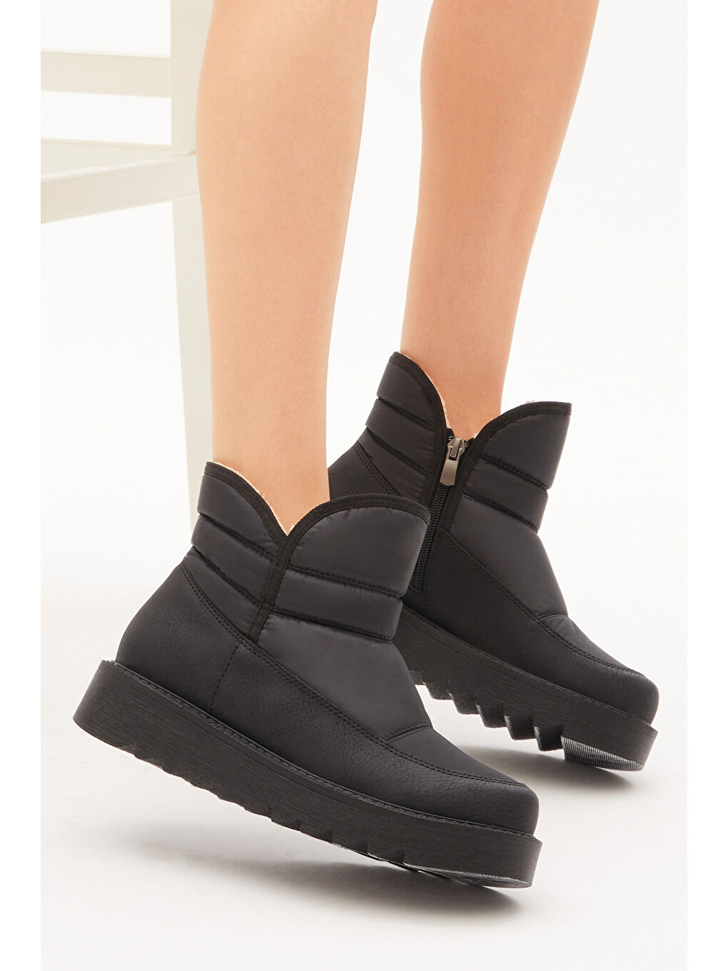 Kadın Siyah Rahat Kalıp İçi Kürklü Kar Botu