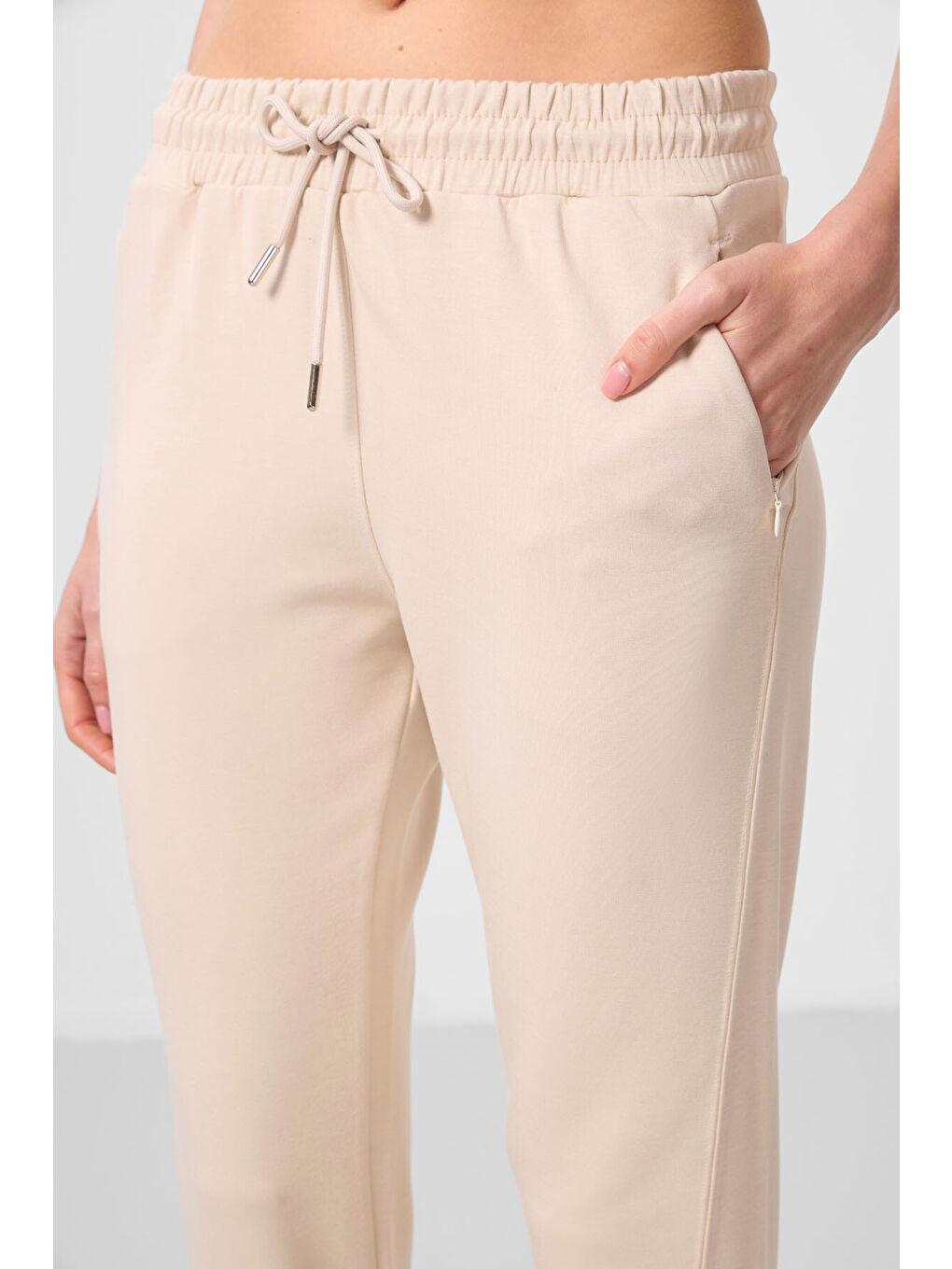 Bej Yumuşak Dokulu Gizli Fermuarlı Dar Paça Kadın Pantolon - 94668-4