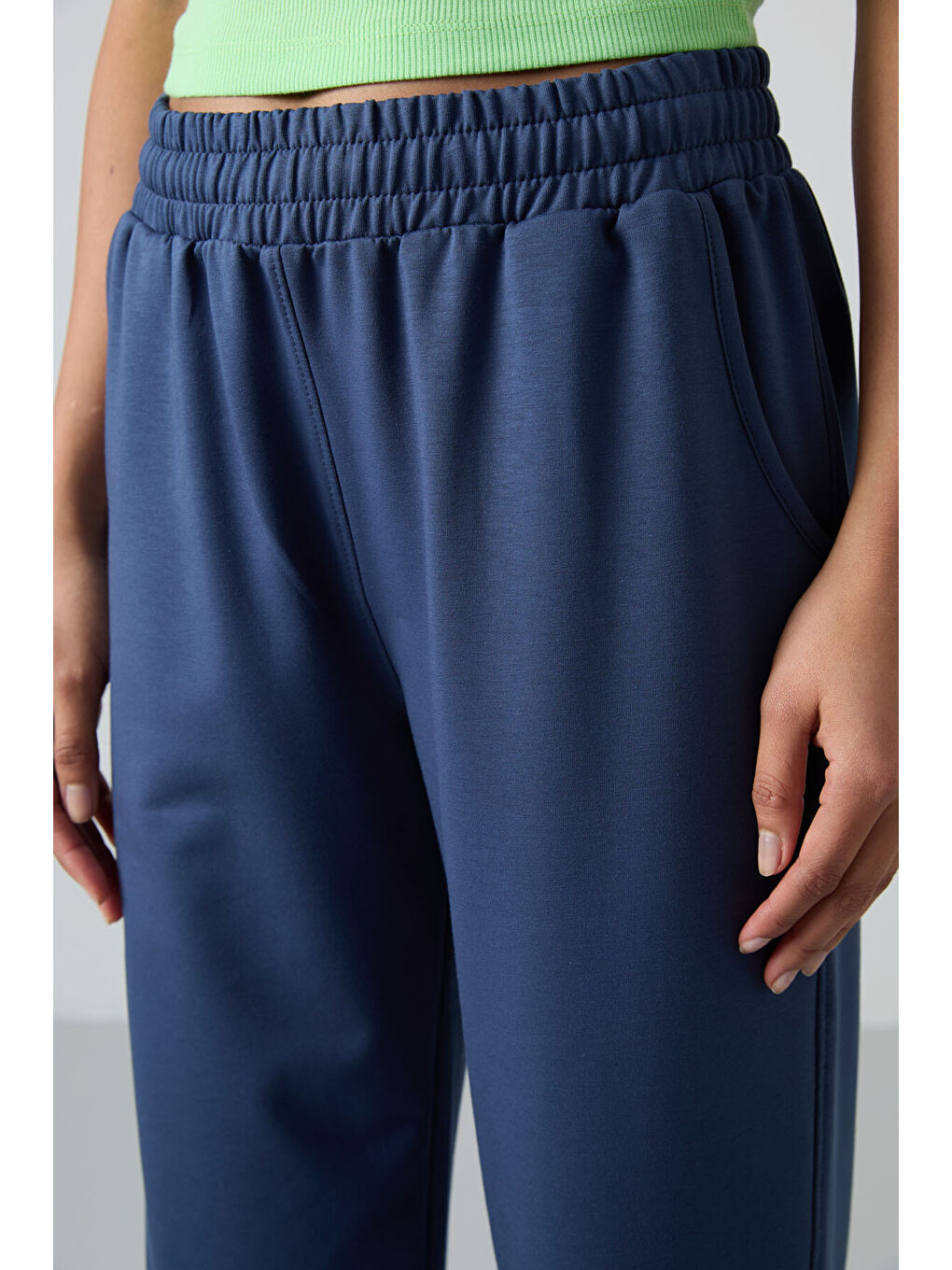 Petrol Cepli Yüksek Bel Rahat Form Lastik Paça Kadın Eşofman Alt - 94583-2