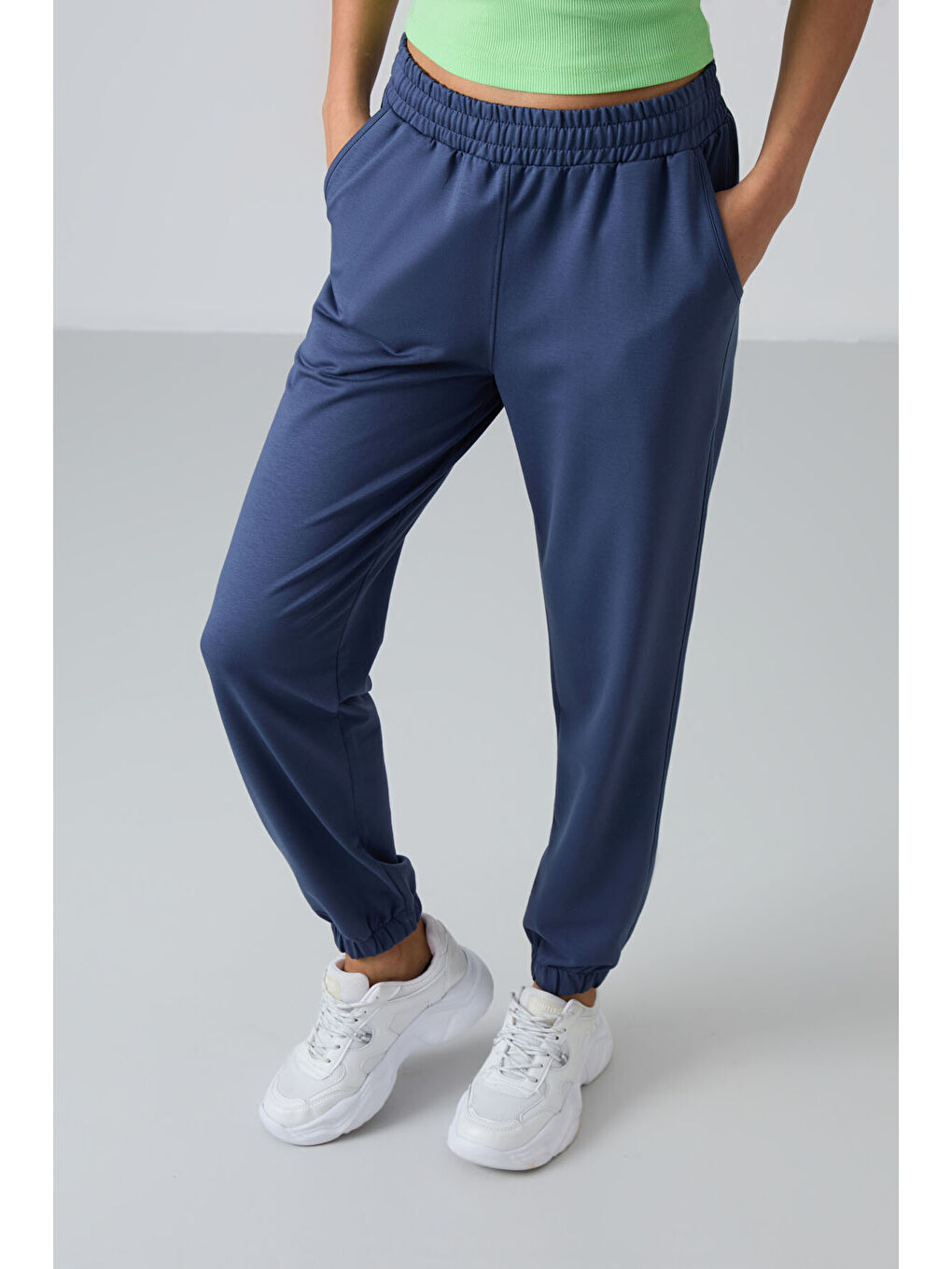 Petrol Cepli Yüksek Bel Rahat Form Lastik Paça Kadın Eşofman Alt - 94583-3