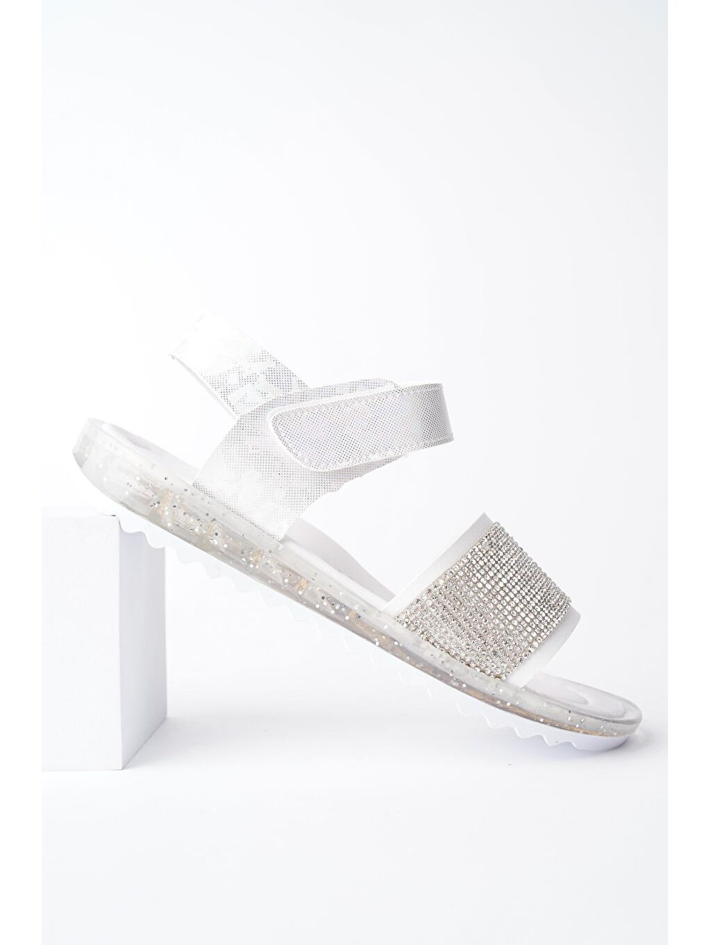 Beyaz WİNNİE Günlük Hafif Taban Taşlı  ve Cırtlı Kız Çocuk Sandalet-1