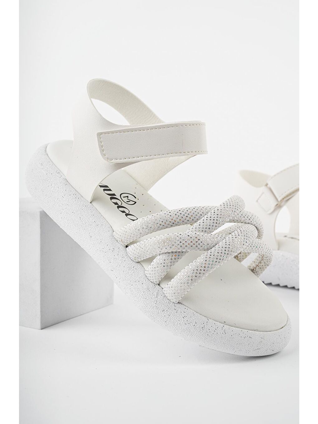 Beyaz JAZZ Günlük Ortopedik Hafif Taban Örgü Detaylı Cırtlı Kız Çocuk Sandalet-2