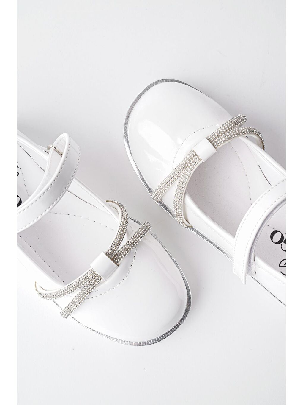 Beyaz Günlük Ortopedik Hafif Taban Taşlı ve Cırtlı Kız Çocuk Babet-2