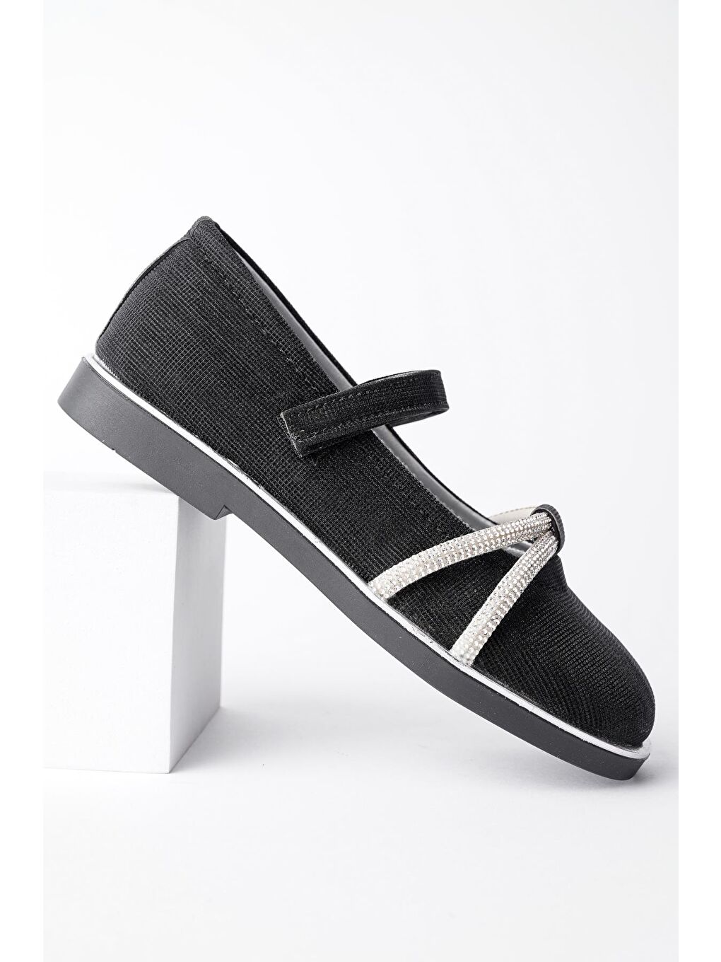 Siyah Günlük Ortopedik Hafif Taban Taşlı ve Cırtlı Kız Çocuk Babet-2