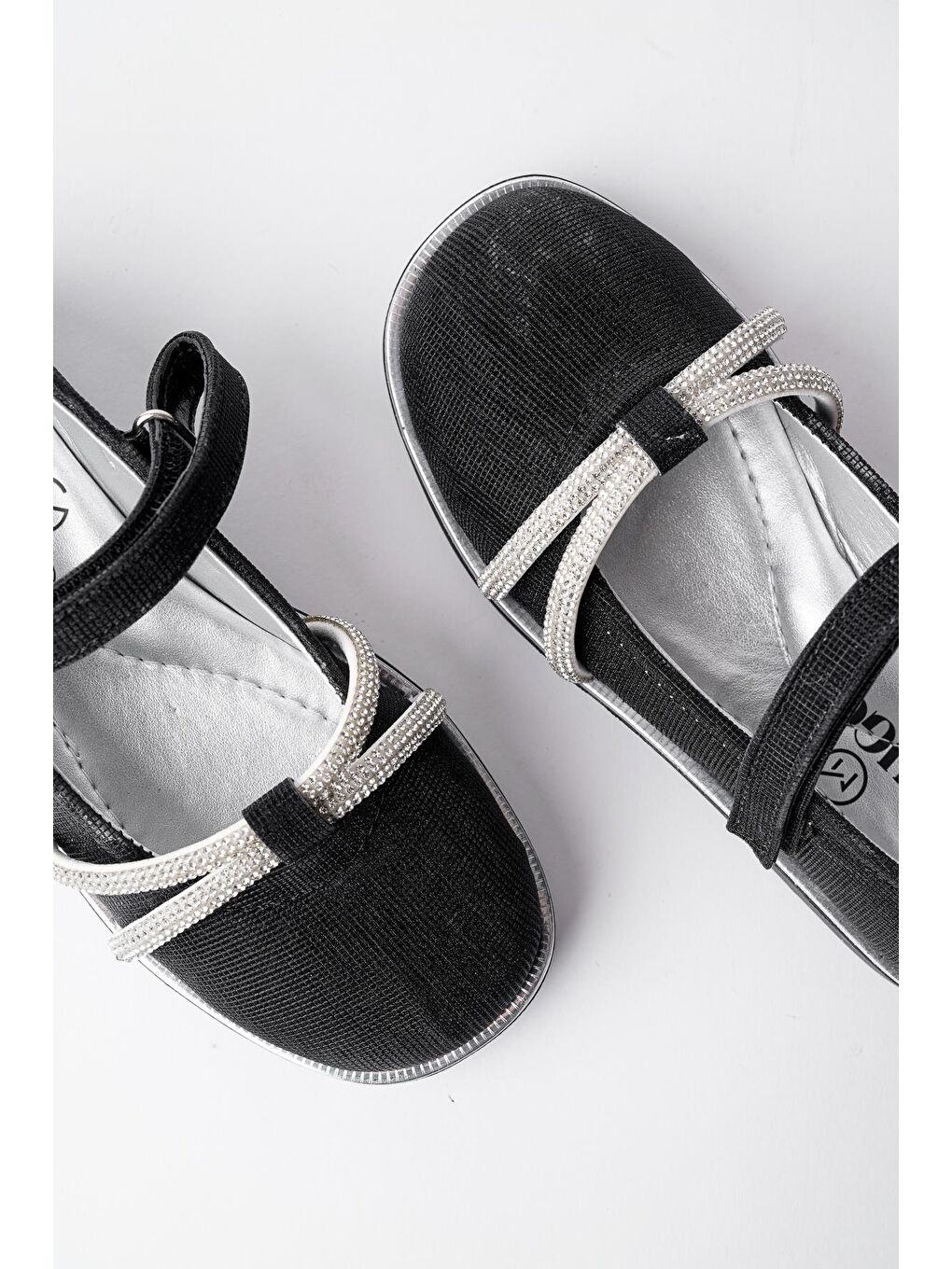 Siyah Günlük Ortopedik Hafif Taban Taşlı ve Cırtlı Kız Çocuk Babet-4