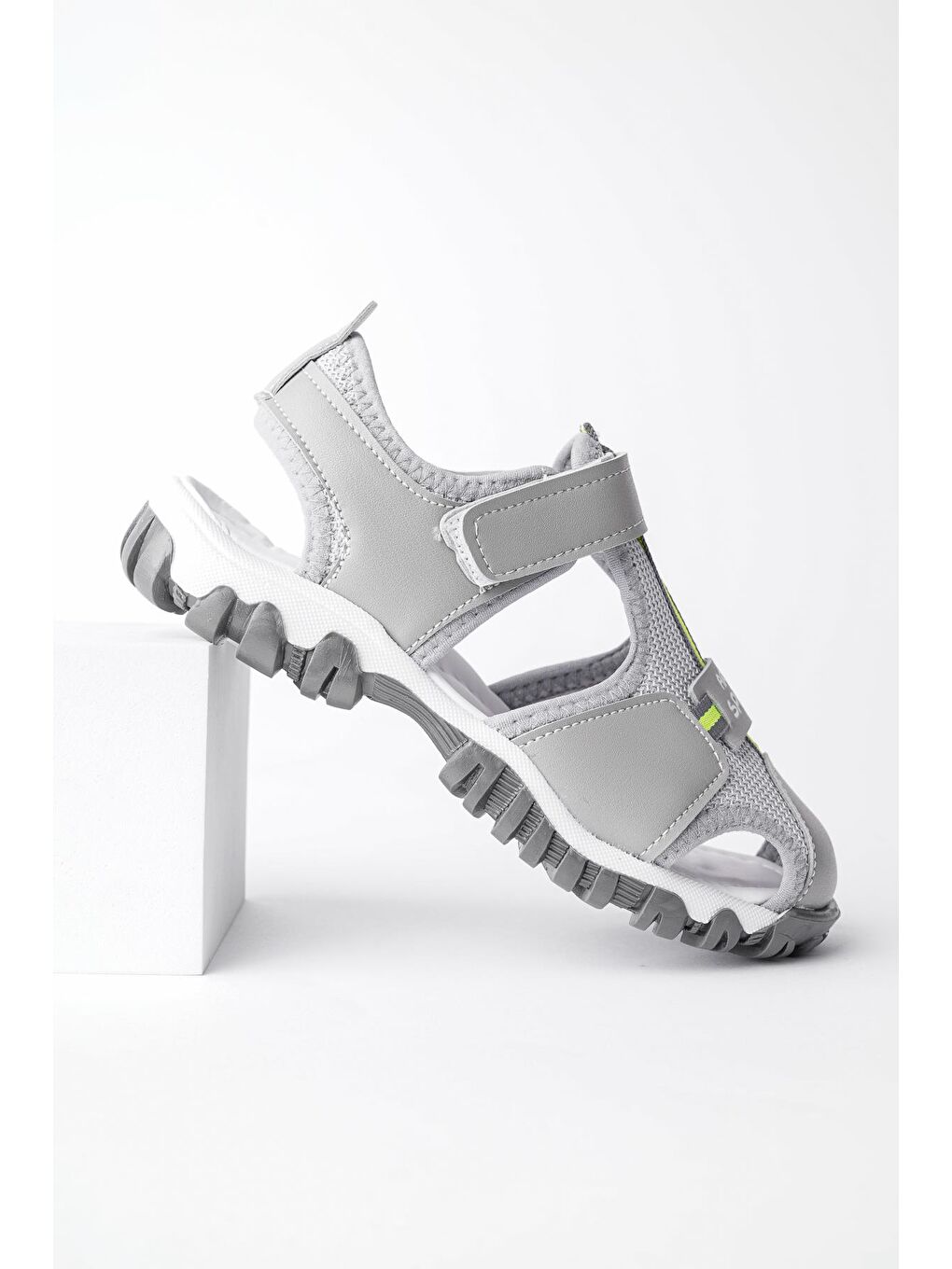 Gri TWEETY Günlük Ortopedik Hafif Taban Önü Kapalı Cırtlı Unisex Çocuk Sandalet-3