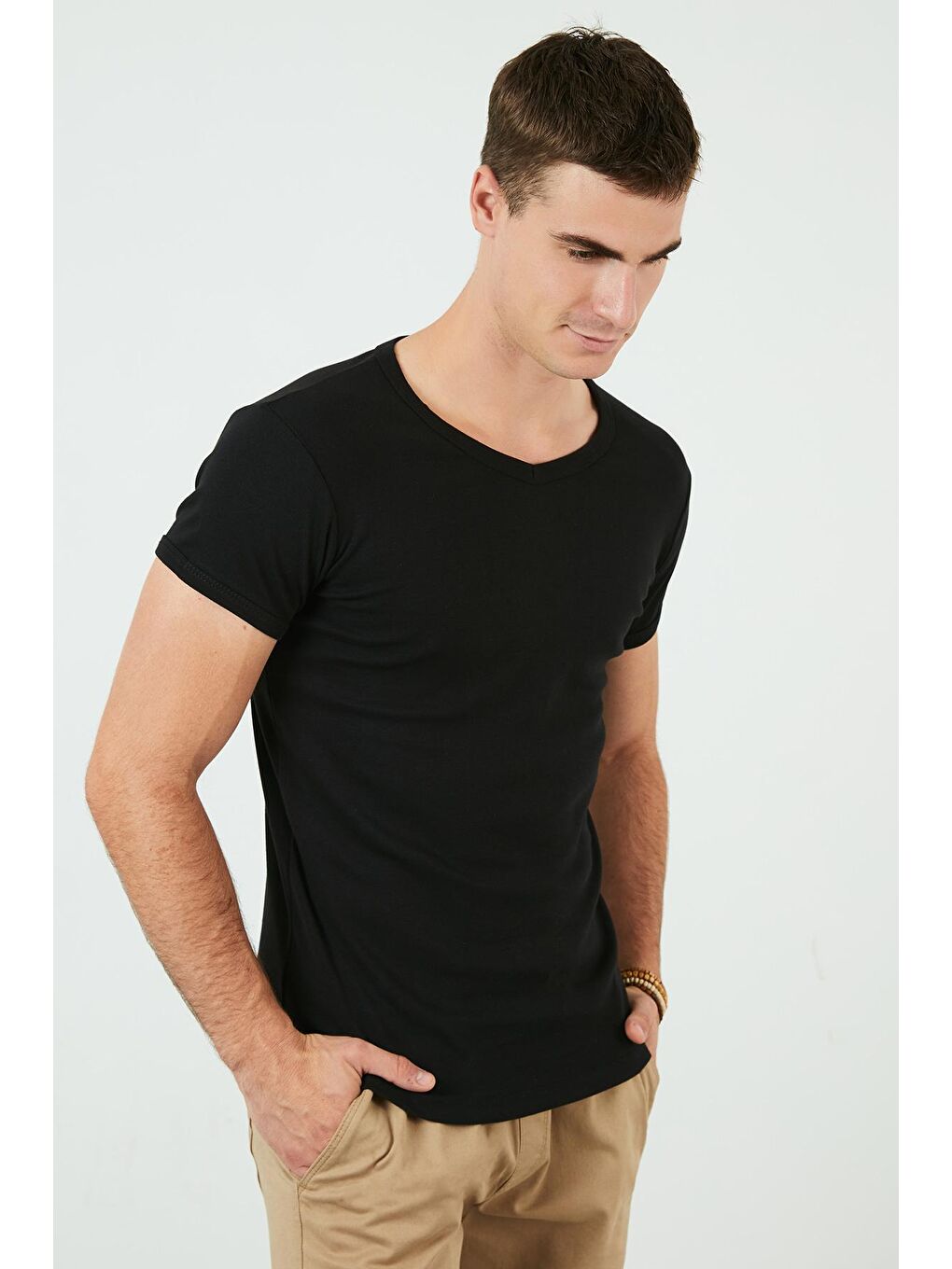 Siyah V Yaka Slim Fit %100 Pamuk Tişört 5412043-1