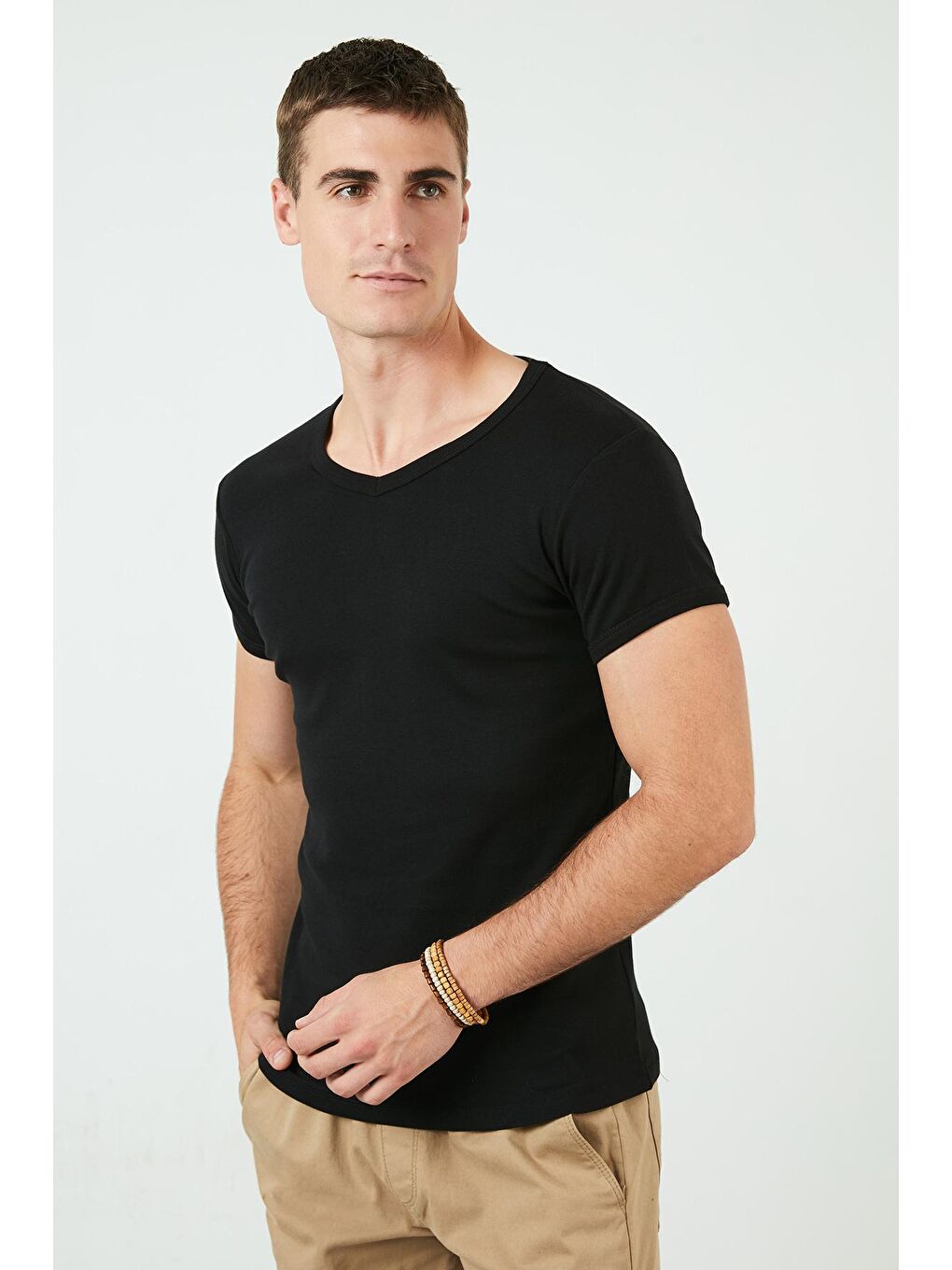 Siyah V Yaka Slim Fit %100 Pamuk Tişört 5412043-2