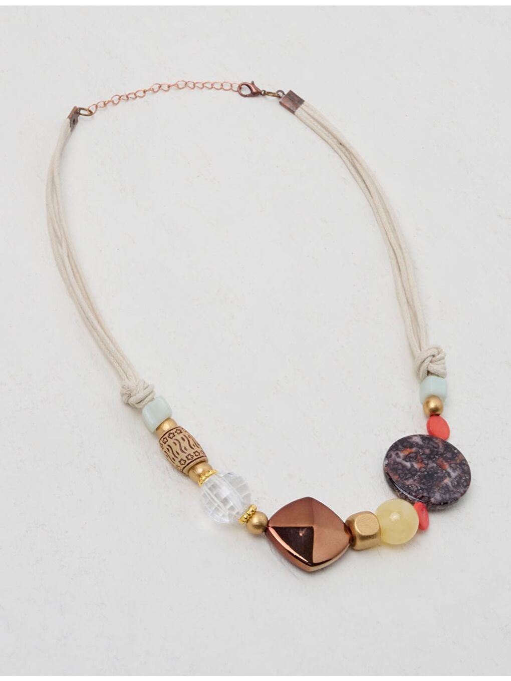 Ekru Krem Doğal Taş Figürlü Ayarlanabilir İp Kolye