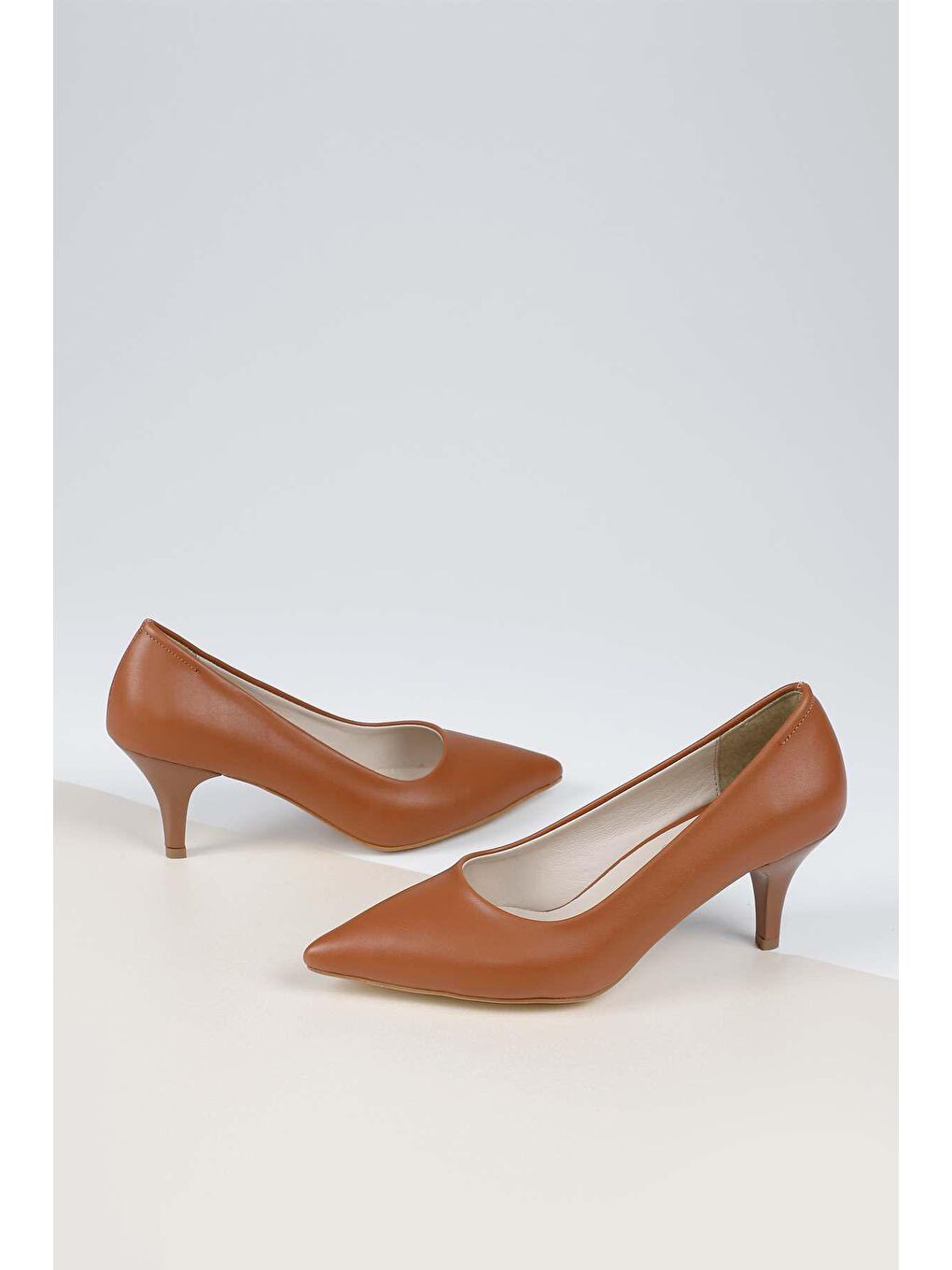 Kahverengi Sivri Burun Kısa İnce Topuklu Kadın Ayakkabı 38109-1