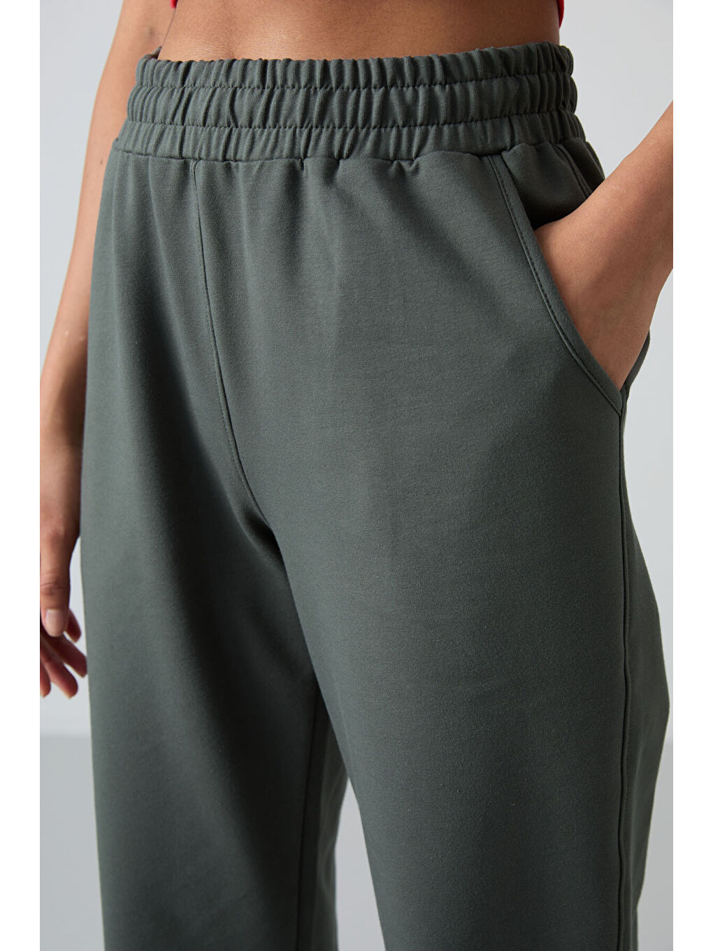 Yeşil Çağla Cepli Yüksek Bel Rahat Form Lastik Paça Kadın Eşofman Alt - 94583-2