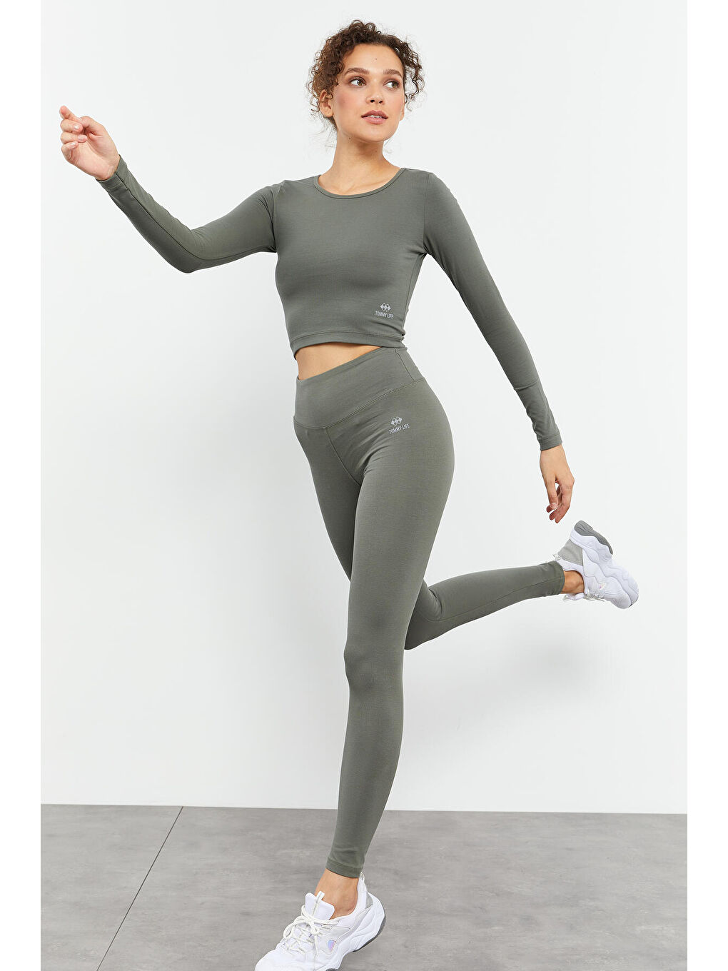 Yeşil Çağla Uzun Kollu Dar Kalıp  O Yaka Kadın Crop Top Tişört - 97150