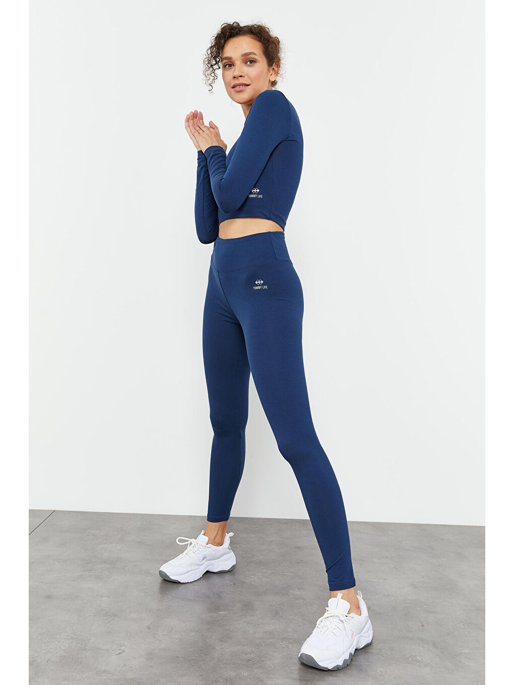 İndigo Uzun Kollu Dar Kalıp  O Yaka Kadın Crop Top Tişört - 97150-1