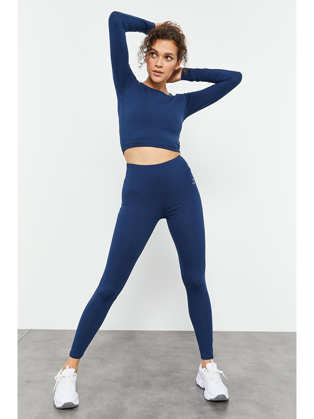 İndigo Uzun Kollu Dar Kalıp  O Yaka Kadın Crop Top Tişört - 97150-3