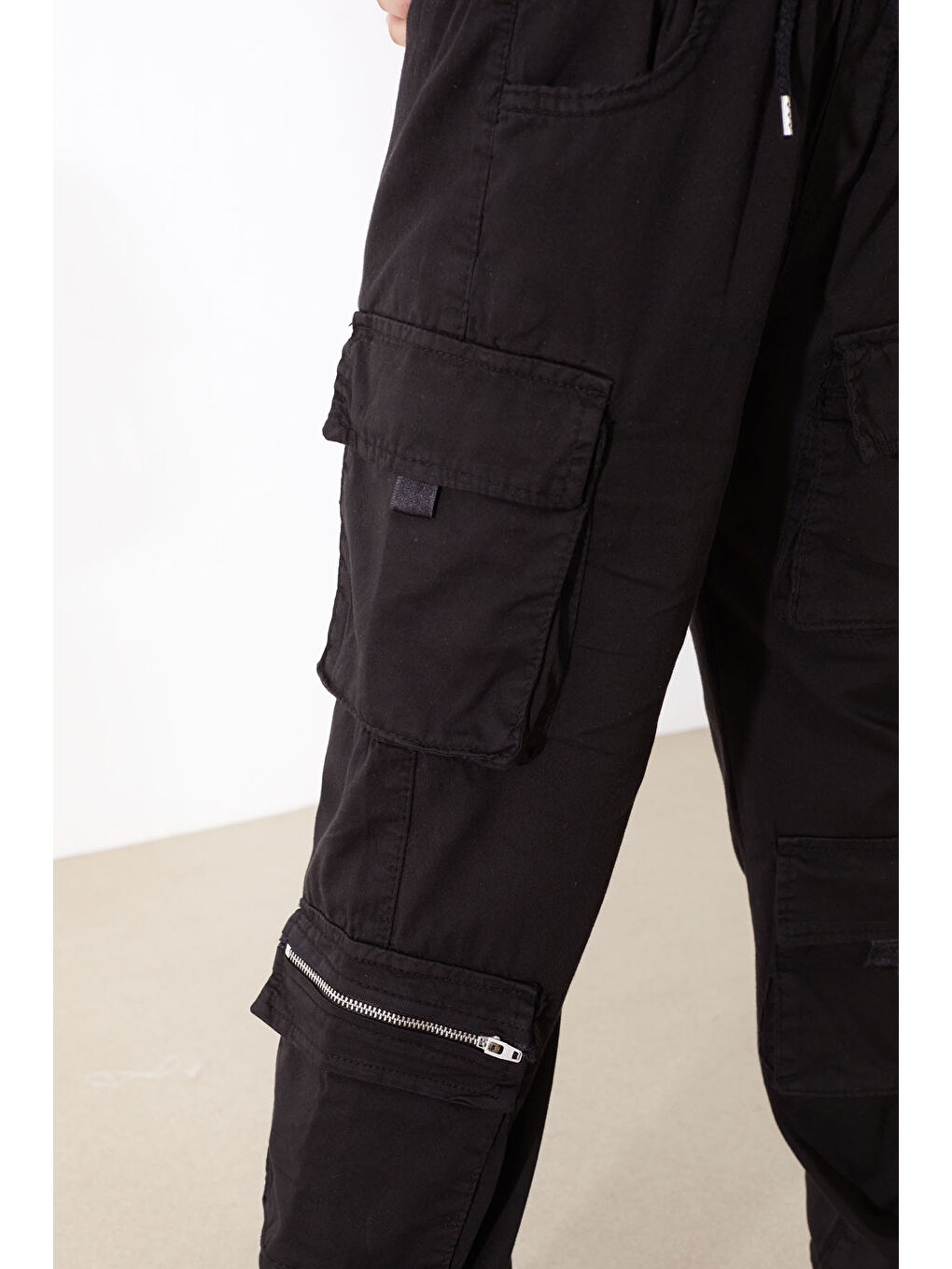 Siyah Kargo Cepli Paçası Lastikli Erkek Çocuk Jean Pantolon 18538-4