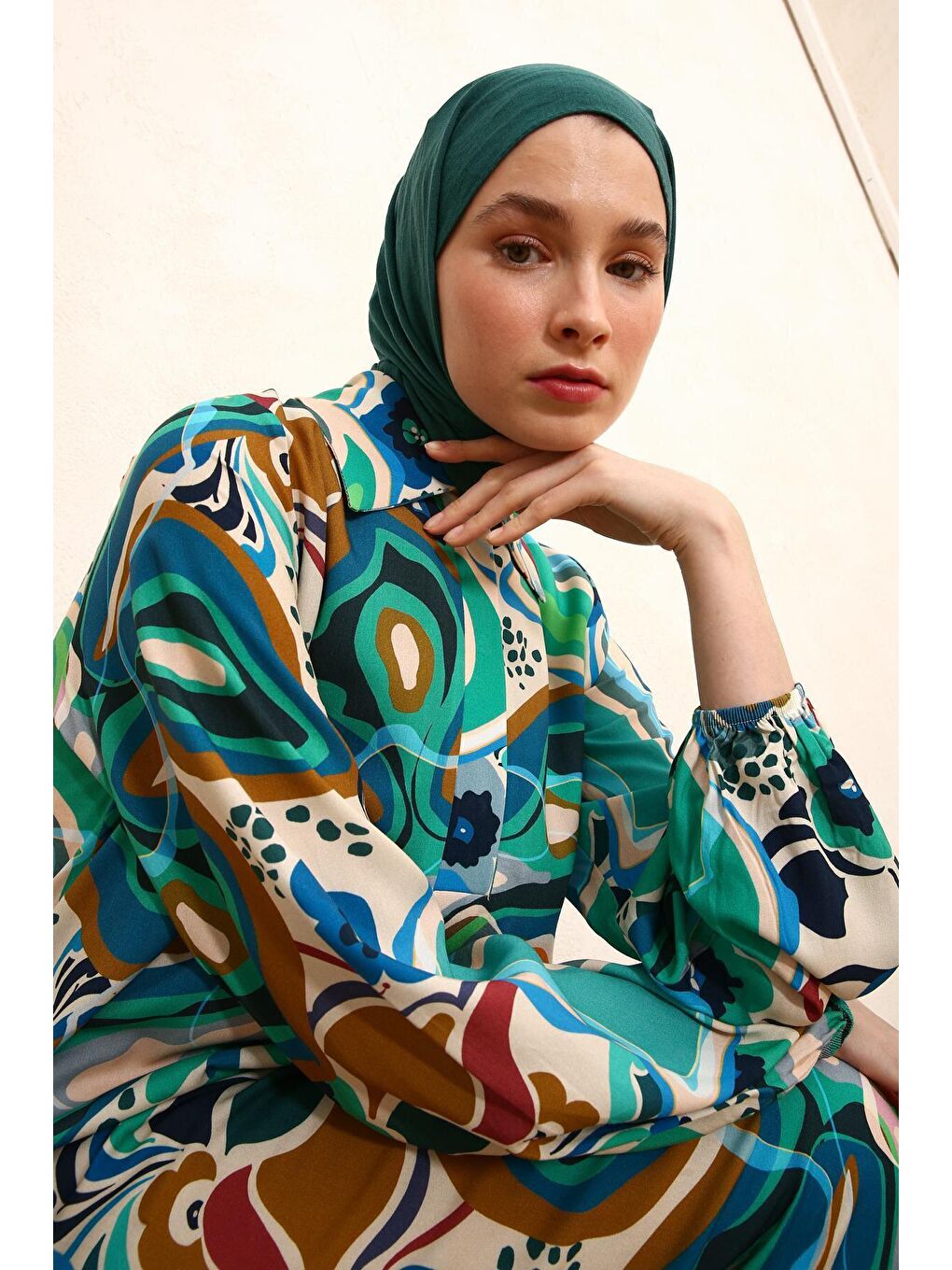 Bej-Lacivert Yarım Patlı Gömlek Yakalı Desenli Viskon Elbise-4