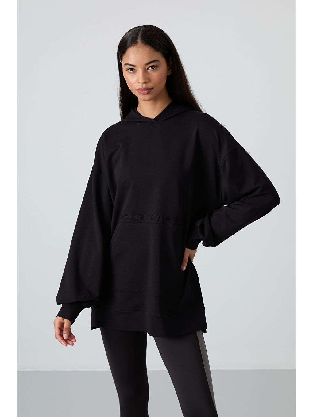 Siyah Balon Kol Yazı Nakışlı Kadın Oversize Tunik Sweatshirt - 97163