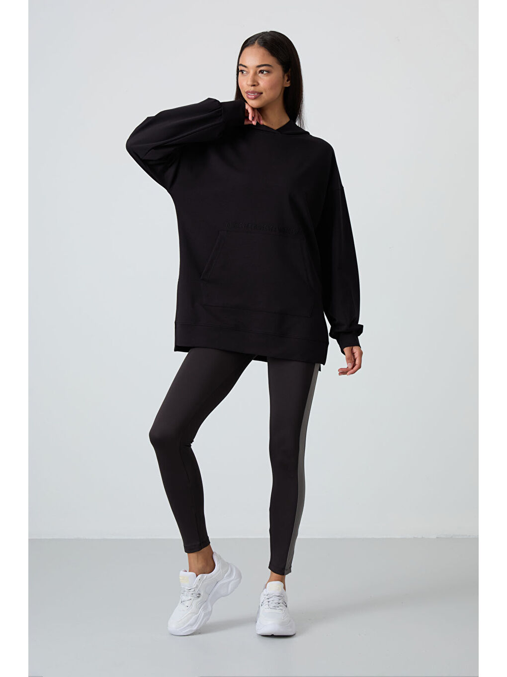 Siyah Balon Kol Yazı Nakışlı Kadın Oversize Tunik Sweatshirt - 97163-1