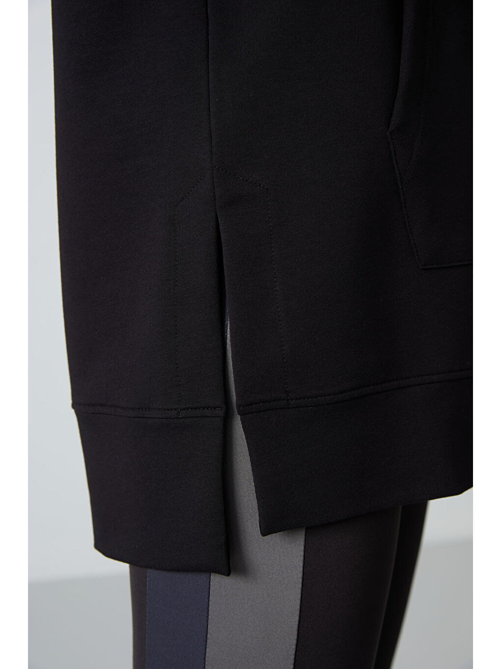 Siyah Balon Kol Yazı Nakışlı Kadın Oversize Tunik Sweatshirt - 97163-3