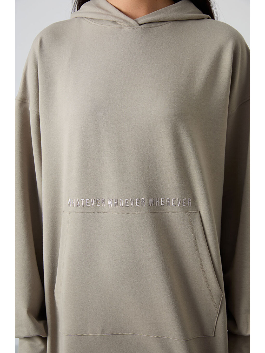 Koyu Bej Balon Kol Yazı Nakışlı Kadın Oversize Tunik Sweatshirt - 97163-2