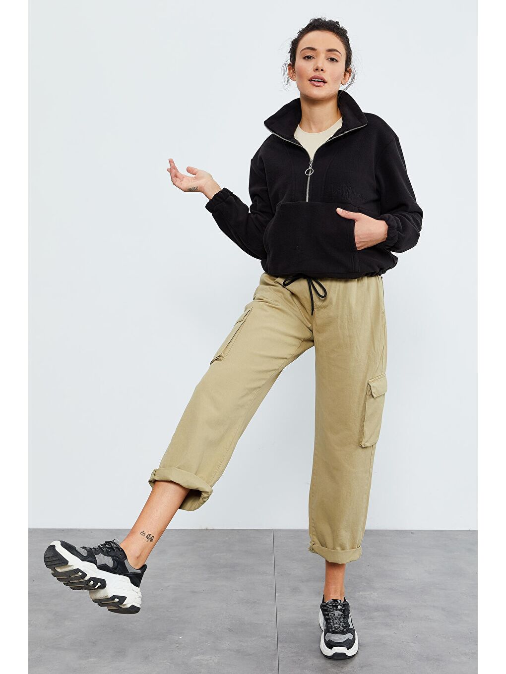 Siyah Yarım Fermuar Etek Ucu Büzgülü Kadın Polar Oversize Sweatshirt - 97171-1