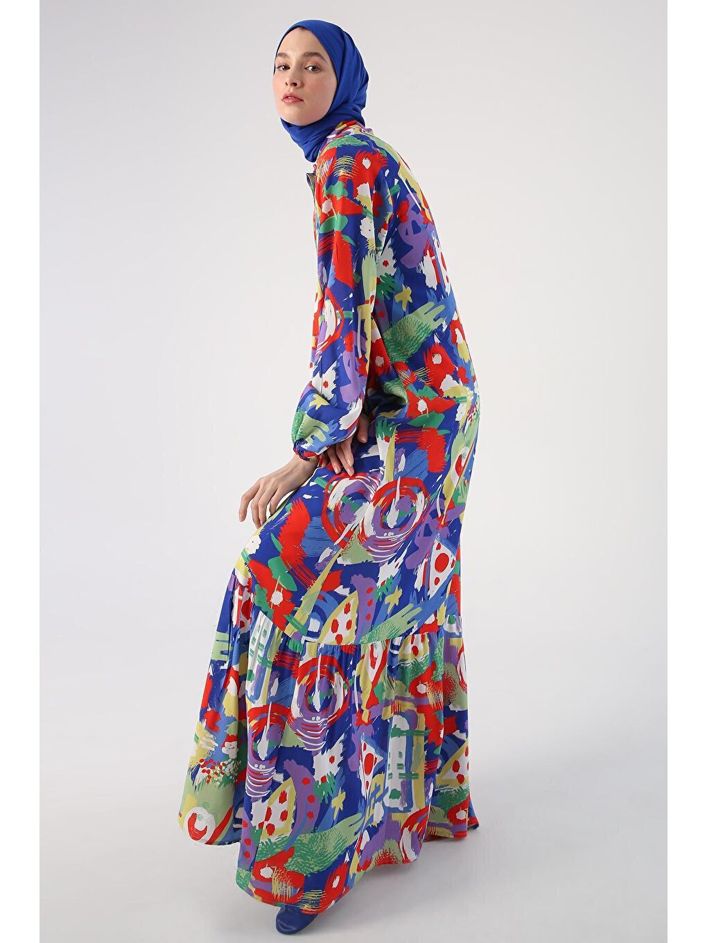 Mavi-Kırmızı Yarım Patlı Gömlek Yakalı Desenli Viskon Elbise