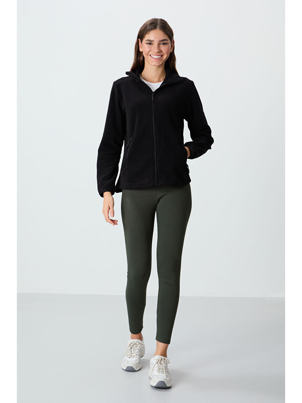 Siyah Dik Yaka Fermuarlı Rahat Form Kadın Polar Sweatshirt - 97173-3