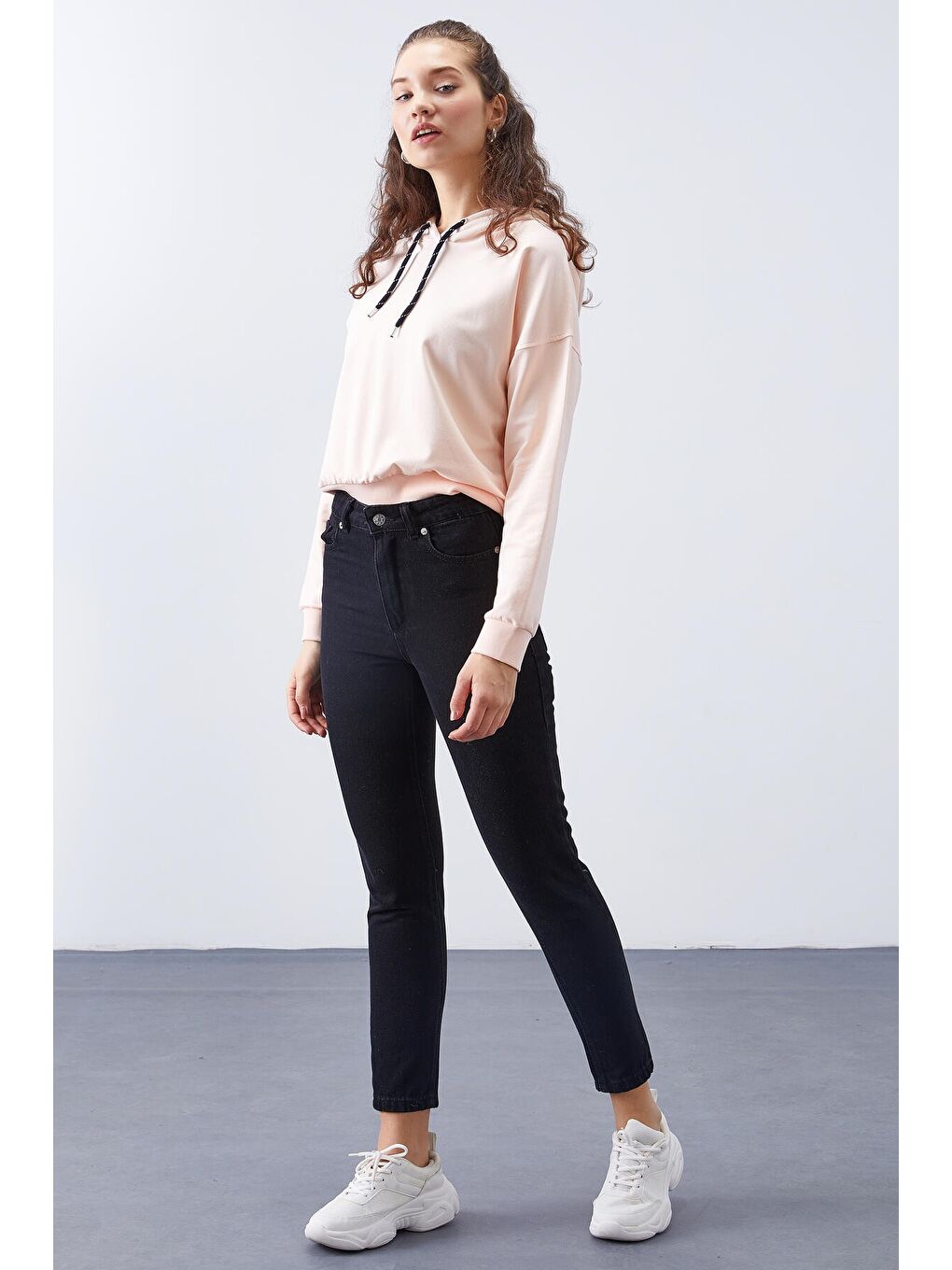 Pembe Somon Uzun Kol Rahat Form Kapüşonlu Kadın Sweatshirt - 97115-1