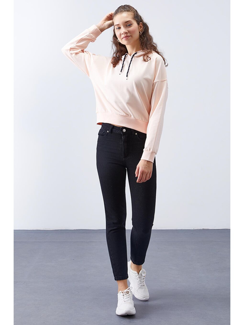 Pembe Somon Uzun Kol Rahat Form Kapüşonlu Kadın Sweatshirt - 97115-3