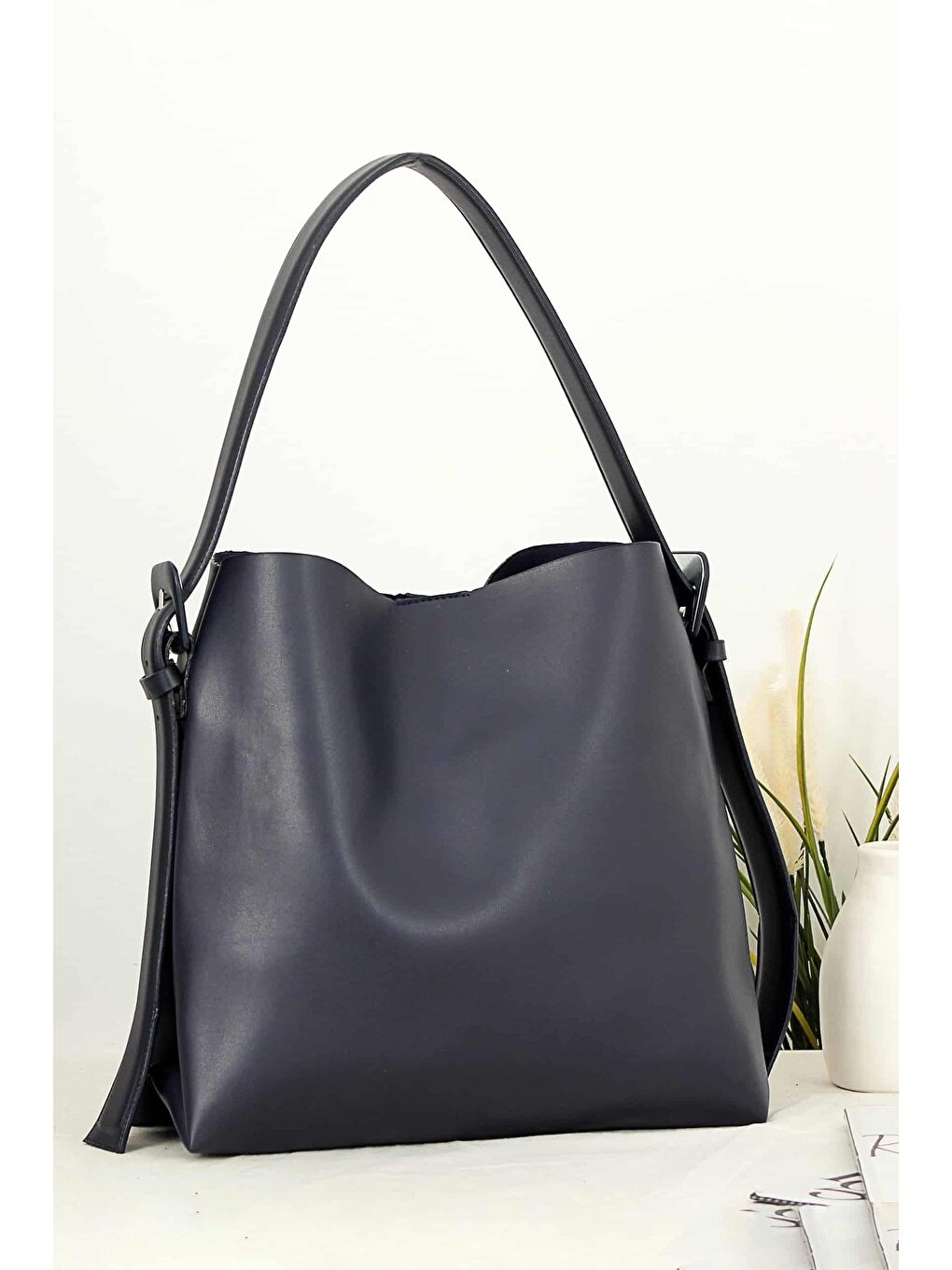 Lacivert Lukaku İçi Süet Kemerli Kadın Omuz Çantası BP-4711O-1