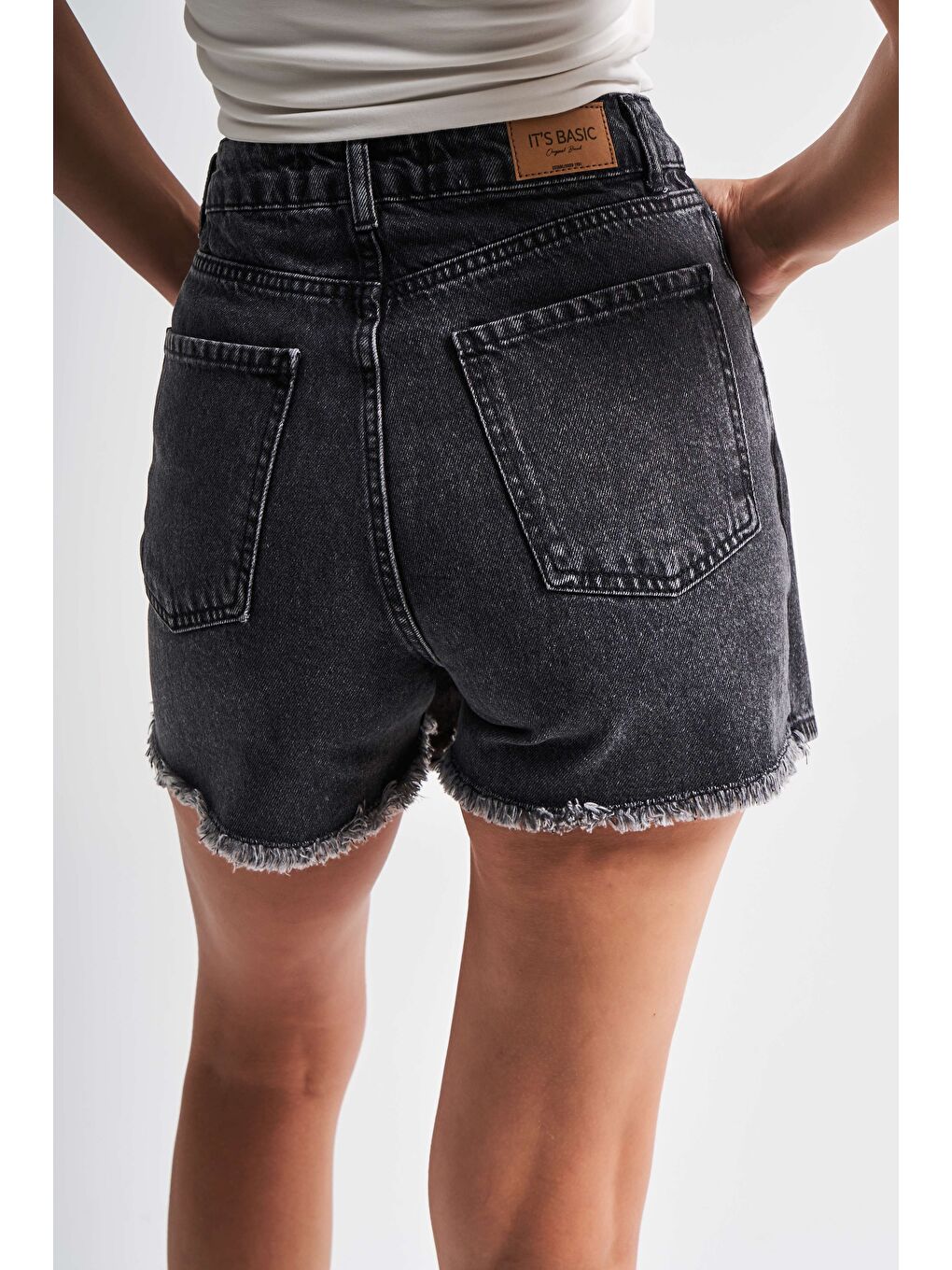 Kadın Gri Renk Önü Düğmeli Denim Şort Etek-2