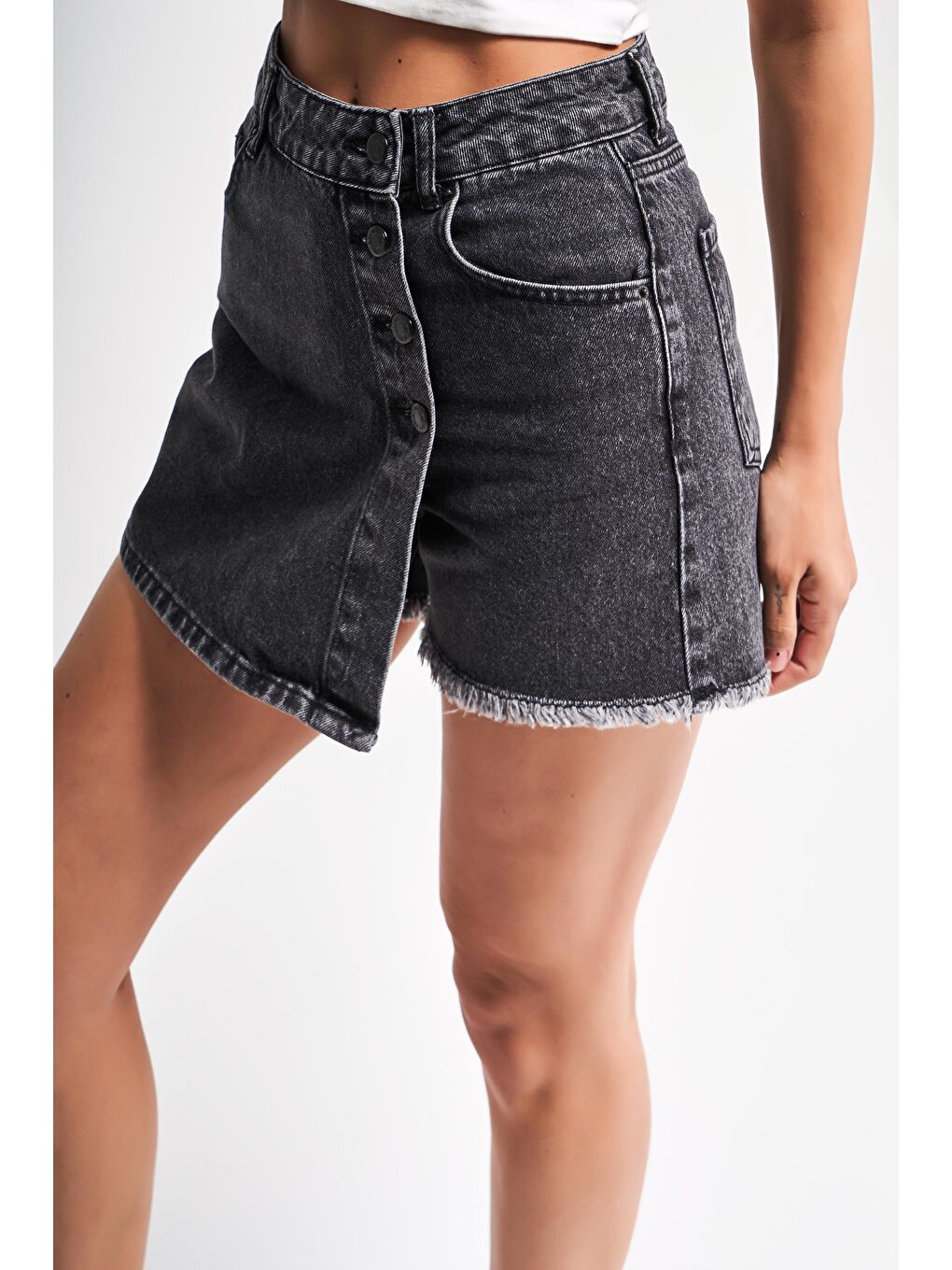 Kadın Gri Renk Önü Düğmeli Denim Şort Etek-3