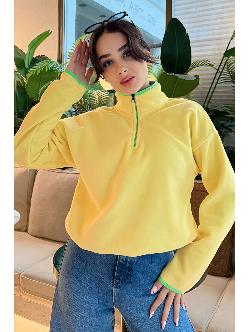 Sarı Limon Yarım Fermuar Etek Ucu Büzgülü Dik Yaka Oversize Kadın Polar Sweatshirt - 97234