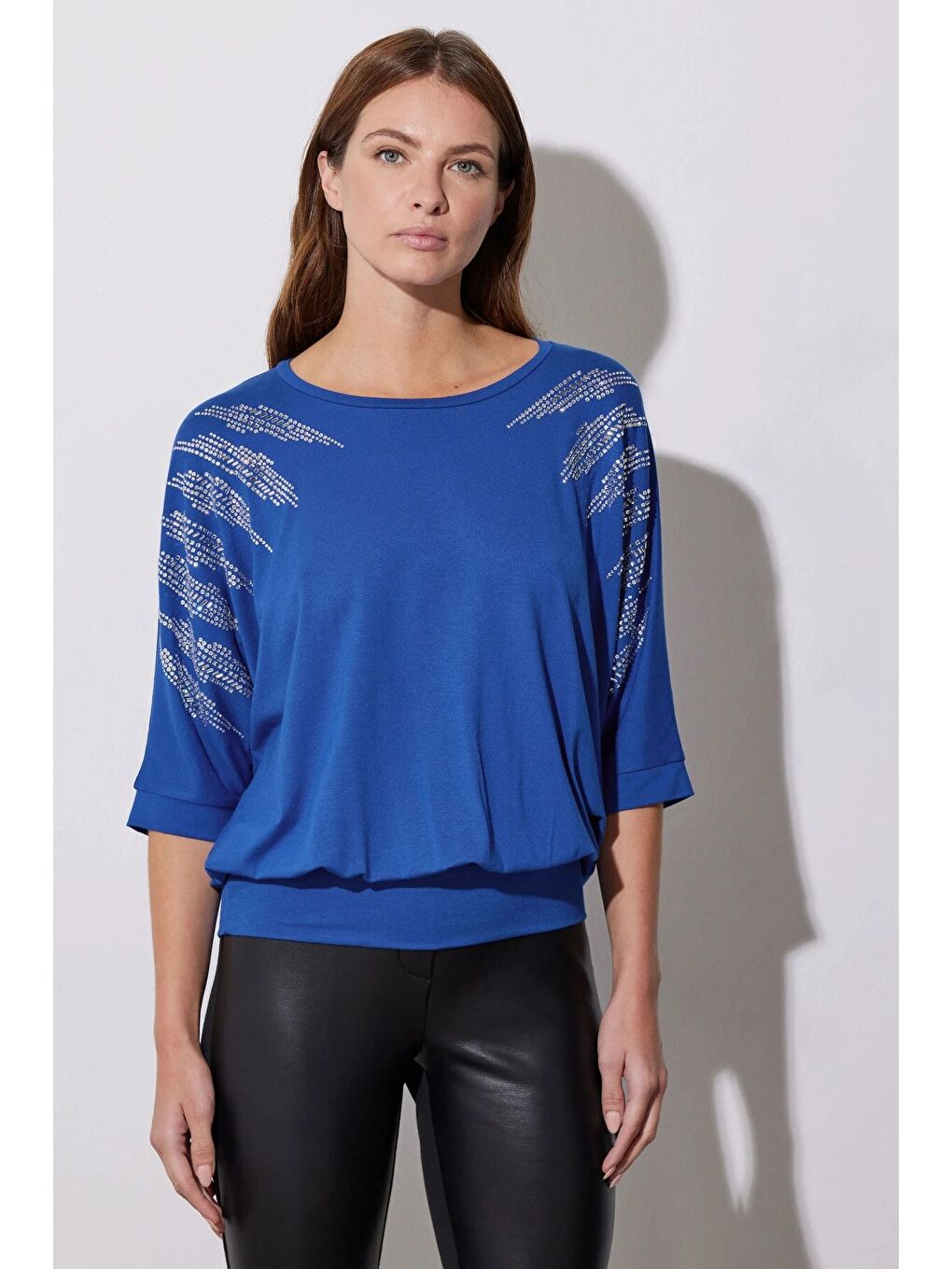 Mavi Bisiklet Yaka Yarım Kollu Taş İşlemeli Beli Lastikli Bluz 110694-1