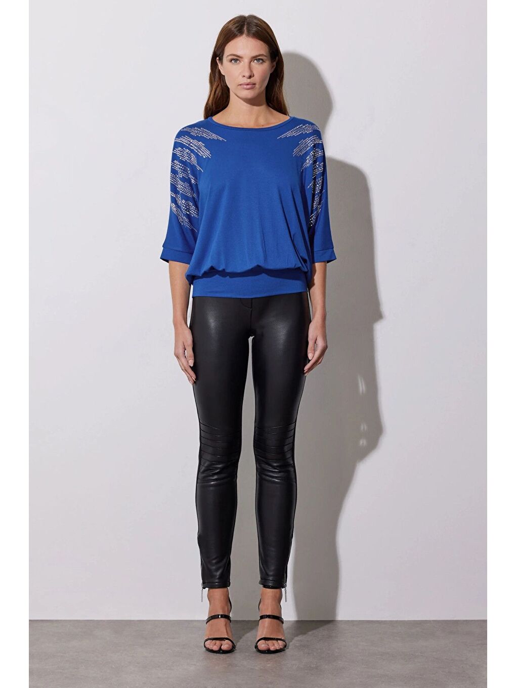 Mavi Bisiklet Yaka Yarım Kollu Taş İşlemeli Beli Lastikli Bluz 110694-2