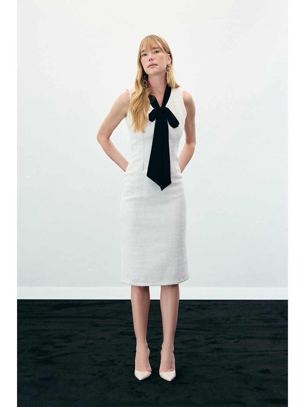 Bej Fularlı Kolsuz Tüvit Elbise - Taş-1